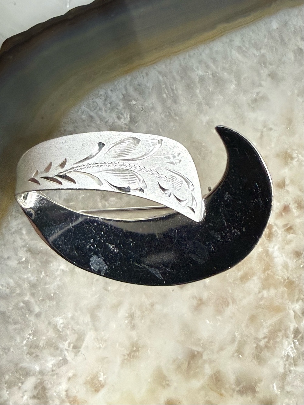 Vintage Sterling Silver & etched Black Leaf Swirl Brooch matte &mirror finish GC